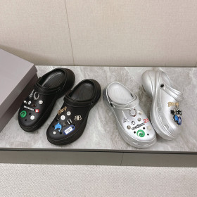 [Balenciaga] 발렌시아가 남성 크록스™ 지비츠™ 뮬 -2color