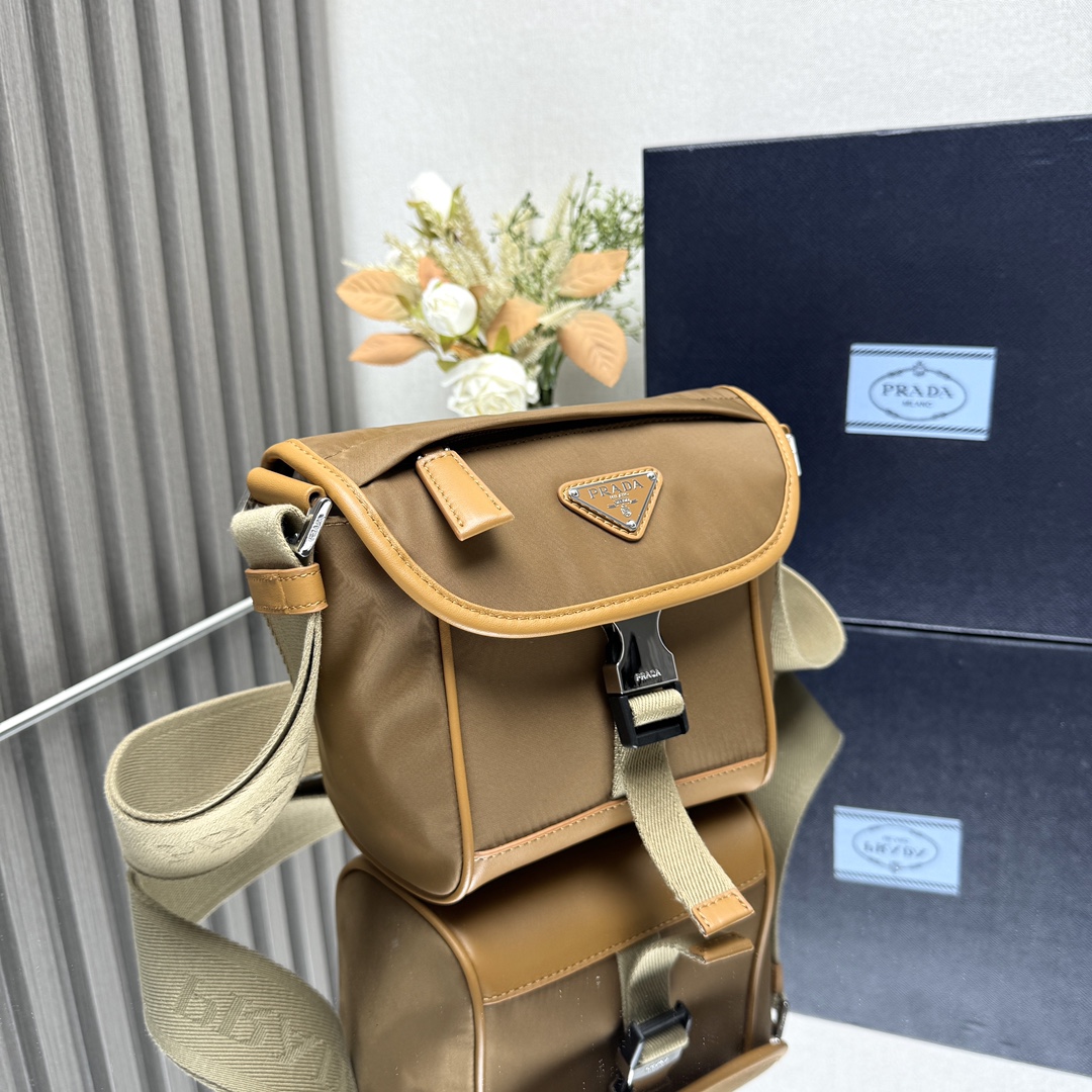 [Prada] 프라다 리나일론 및 사피아노 가죽 숄더백 - 3Color