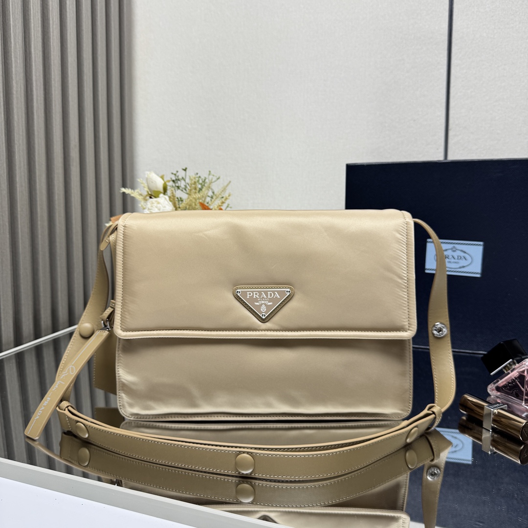 [PRADA] 프라다 미디움 패딩 리나일론 숄더백
