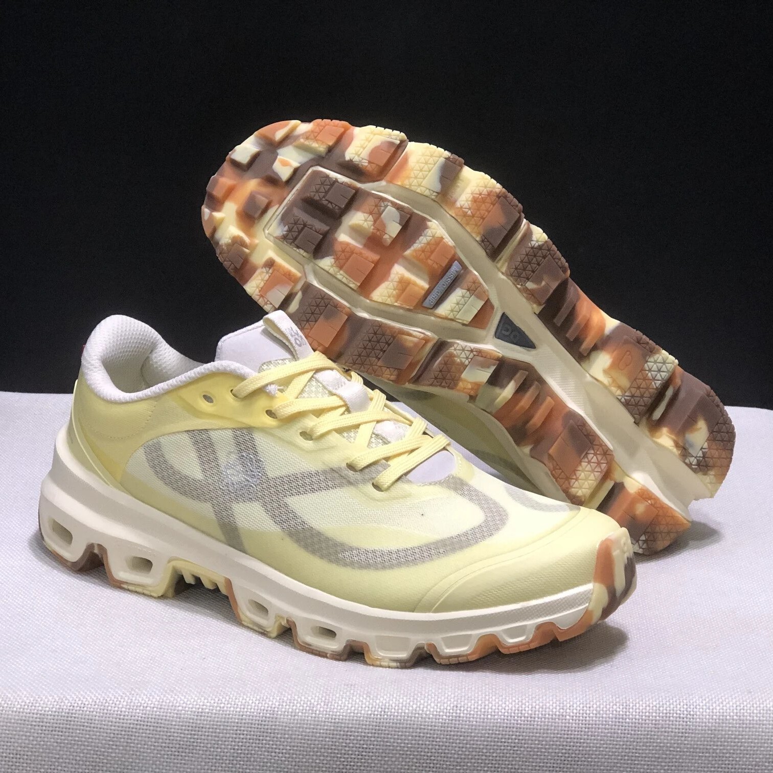 [OnRunning] 로에베 x 온러닝 클라우드벤쳐 2