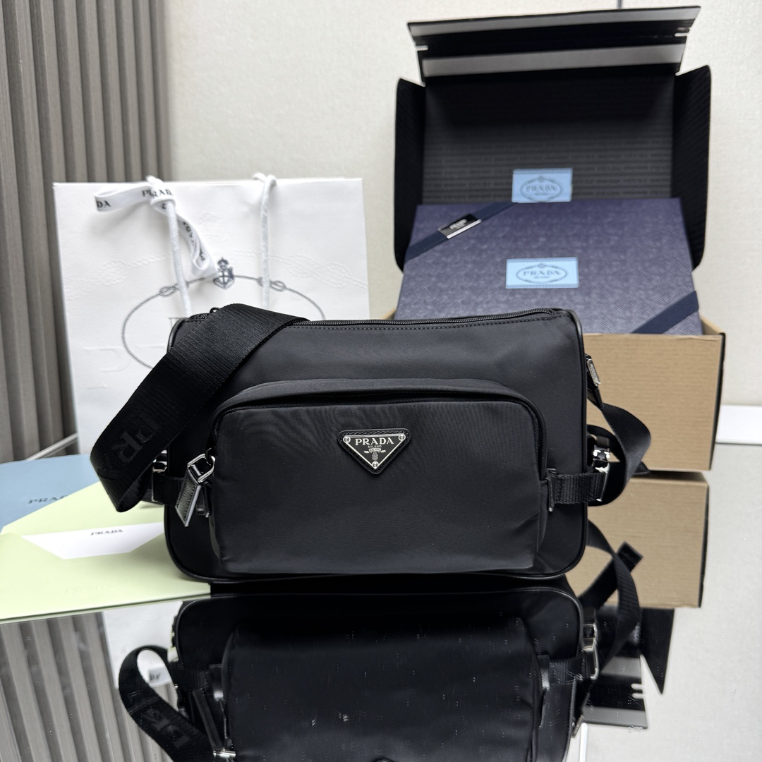 [PRADA] 프라다 미디엄 리나일론 및 사피아노 가죽 숄더백