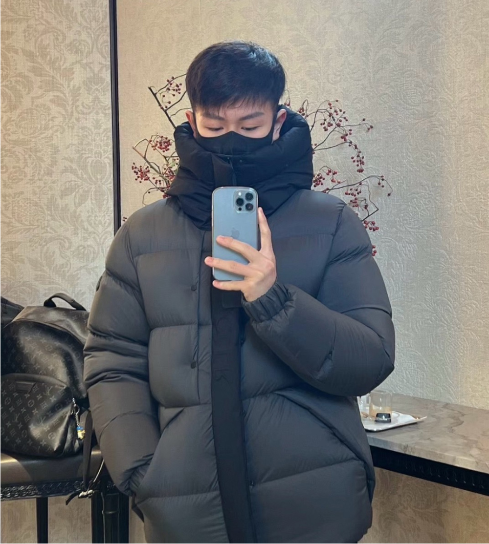 패딩 모델 착용 이미지-S18L14